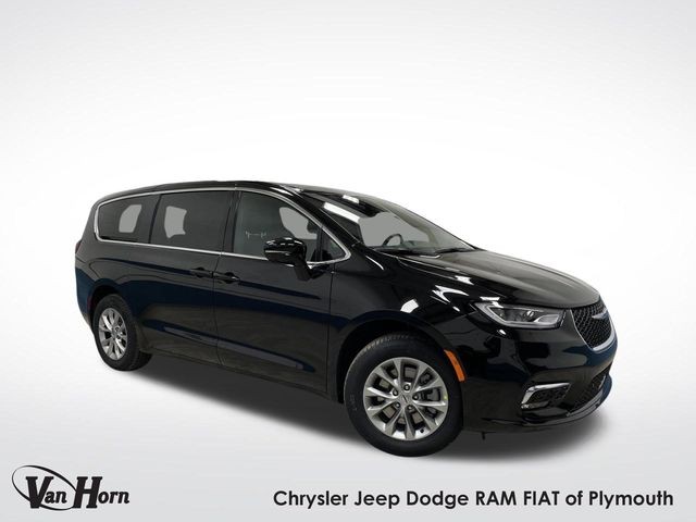 New 2025 Chrysler Pacifica Select Passenger Van in Plymouth B224807N