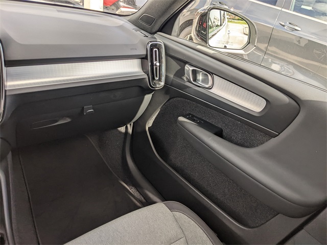 2024 Volvo XC40 Core photo 10