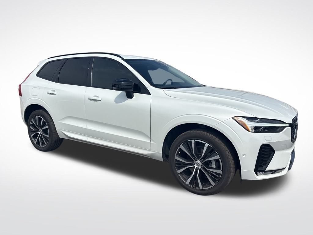 2023 Volvo XC60 Plus's photo