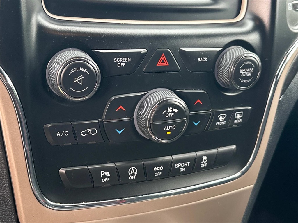 2017 Jeep Grand Cherokee Laredo photo 18