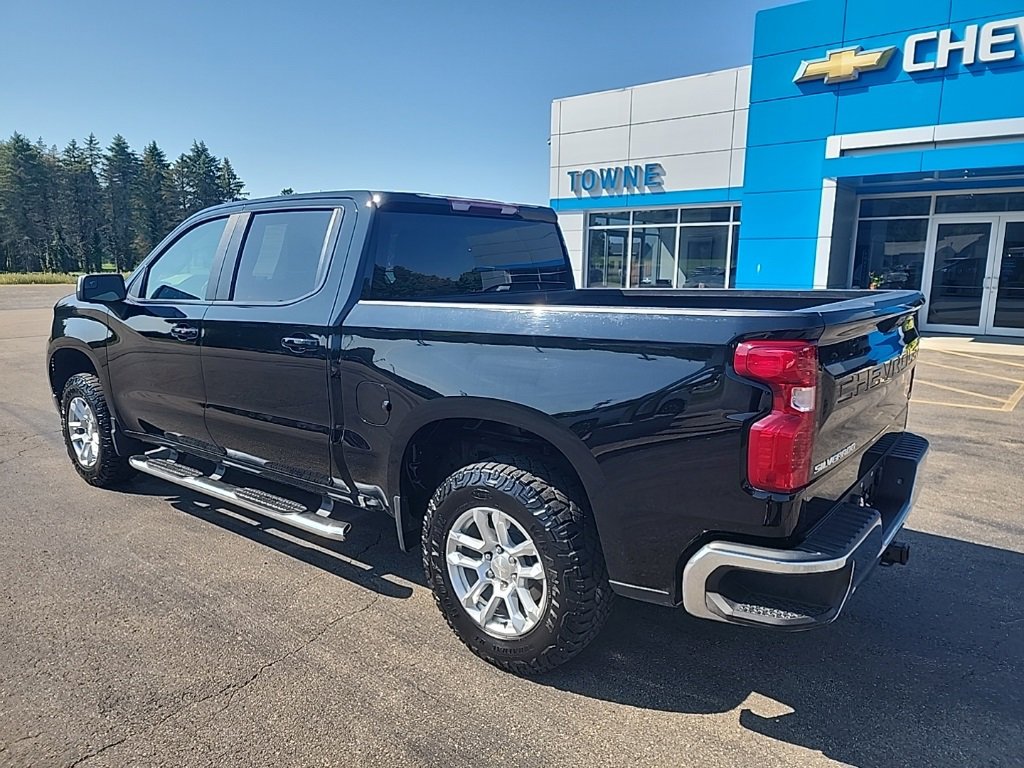 2022 Chevrolet Silverado 1500 LT photo 3