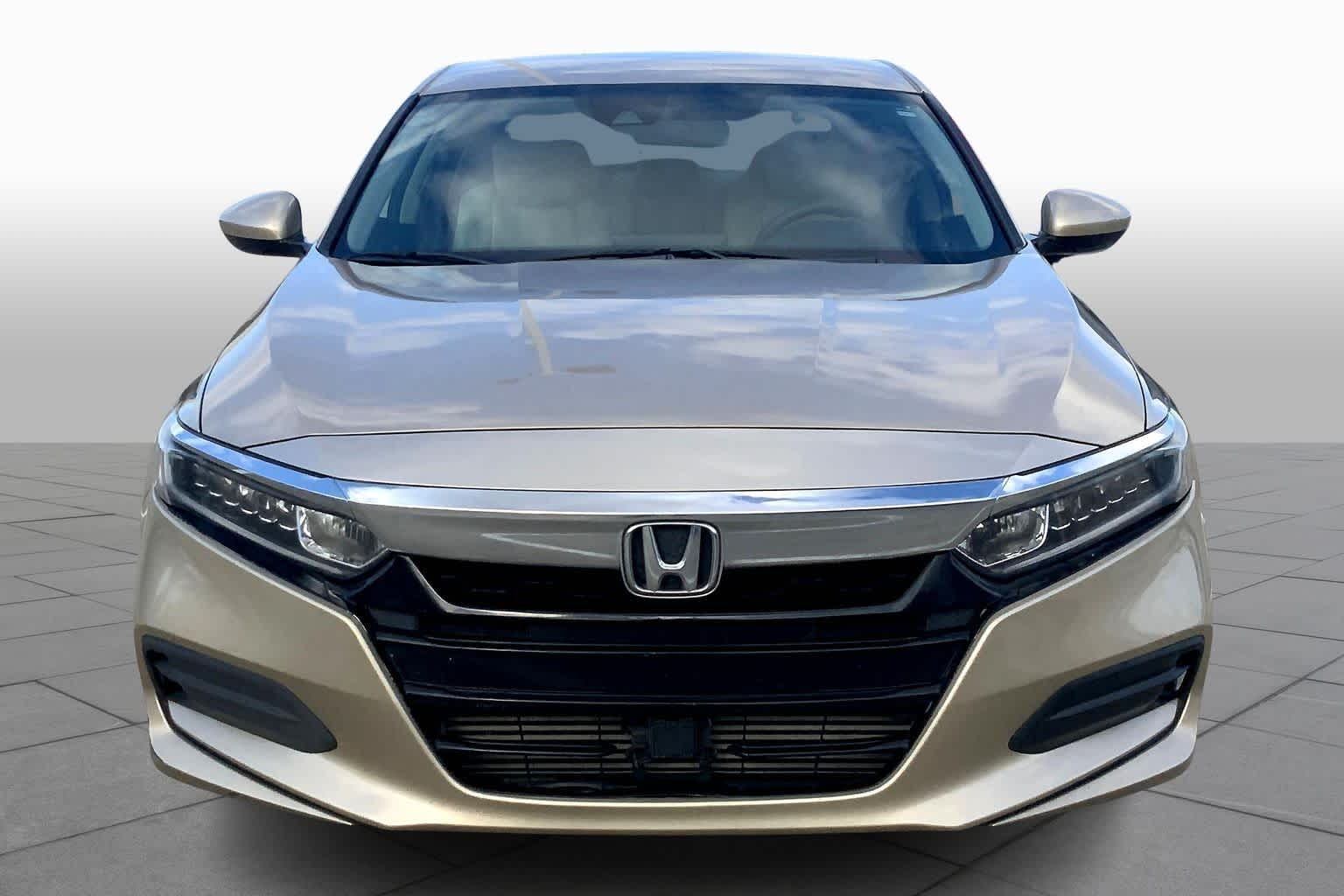 2019 Honda Accord LX 1.5T photo 3