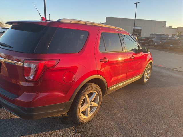 2019 Ford Explorer XLT photo 4