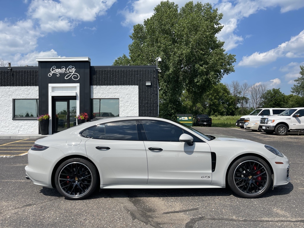 2020 Porsche Panamera GTS photo 3
