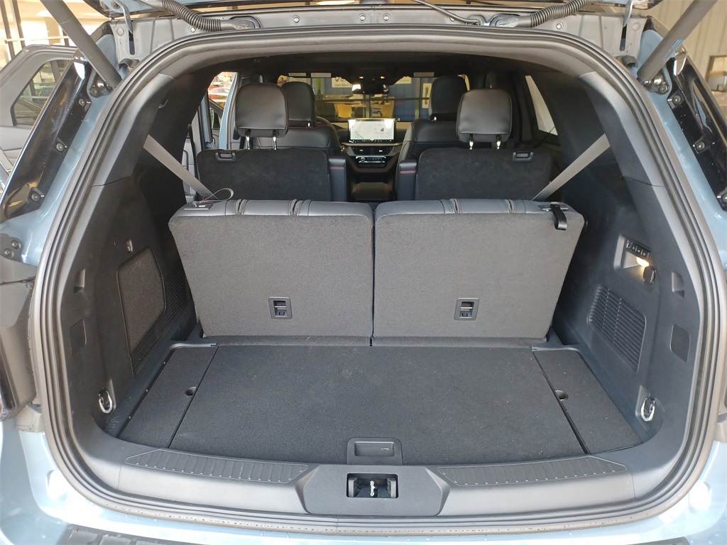 2025 Ford Explorer ST photo 17