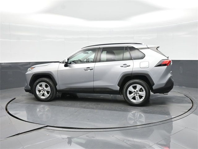 2021 Toyota RAV4 XLE photo 4