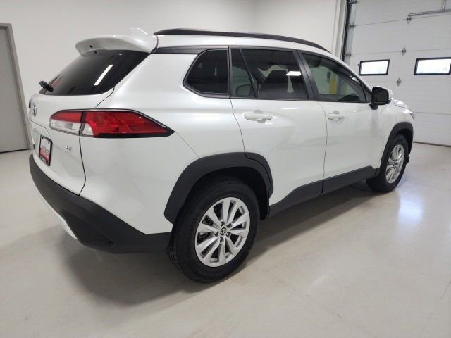 2022 Toyota Corolla Cross LE photo 8