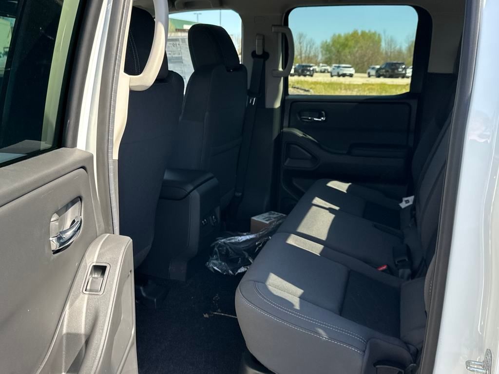 2025 Nissan Frontier SV photo 13