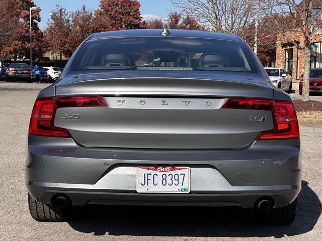 2018 Volvo S90 Momentum photo 4