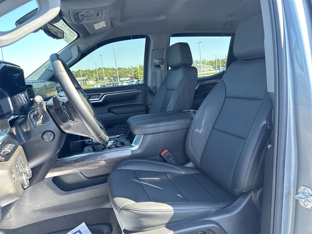 2025 Chevrolet Silverado 1500 LTZ photo 17