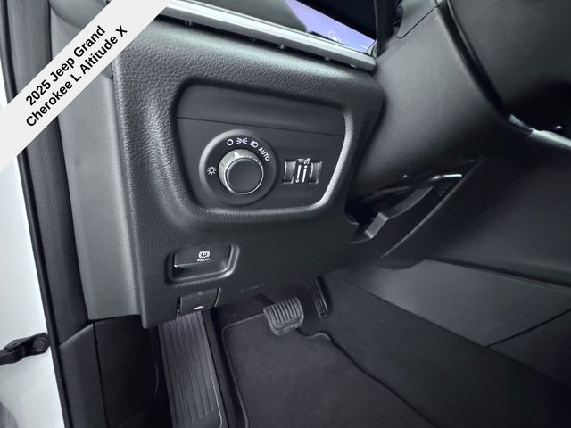 2025 Jeep Grand Cherokee Altitude X photo 34