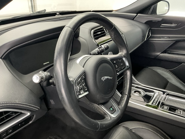 2018 Jaguar XE R-Sport photo 14