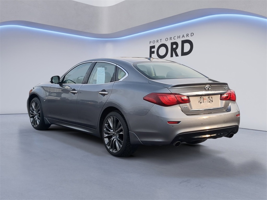 2019 Infiniti Q70 Luxe AWD photo 3