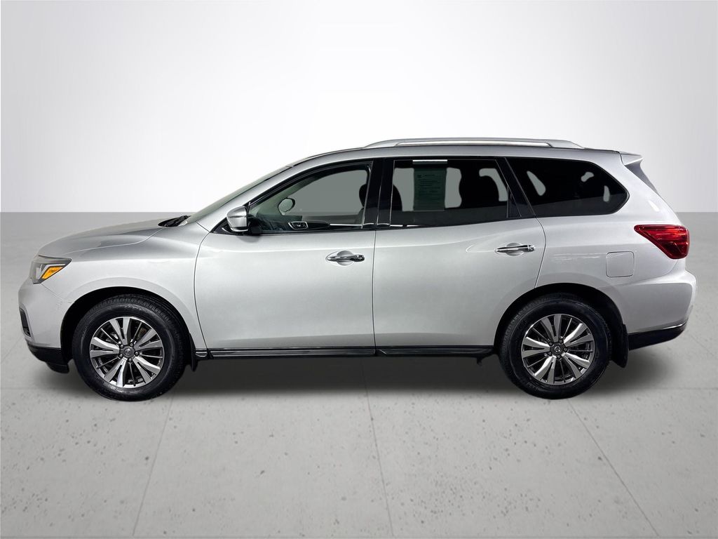 2019 Nissan Pathfinder S photo 9