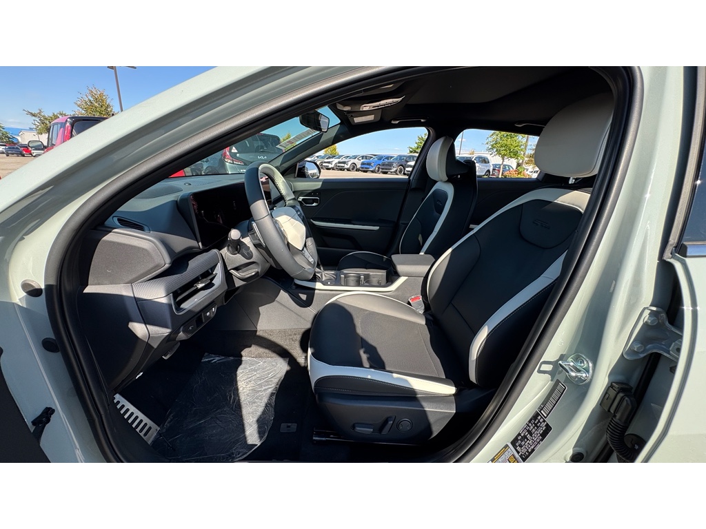 2025 Kia K4 GT-Line Turbo photo 9