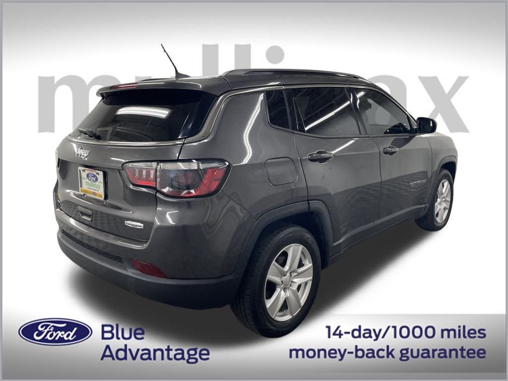 2022 Jeep Compass Latitude photo 3