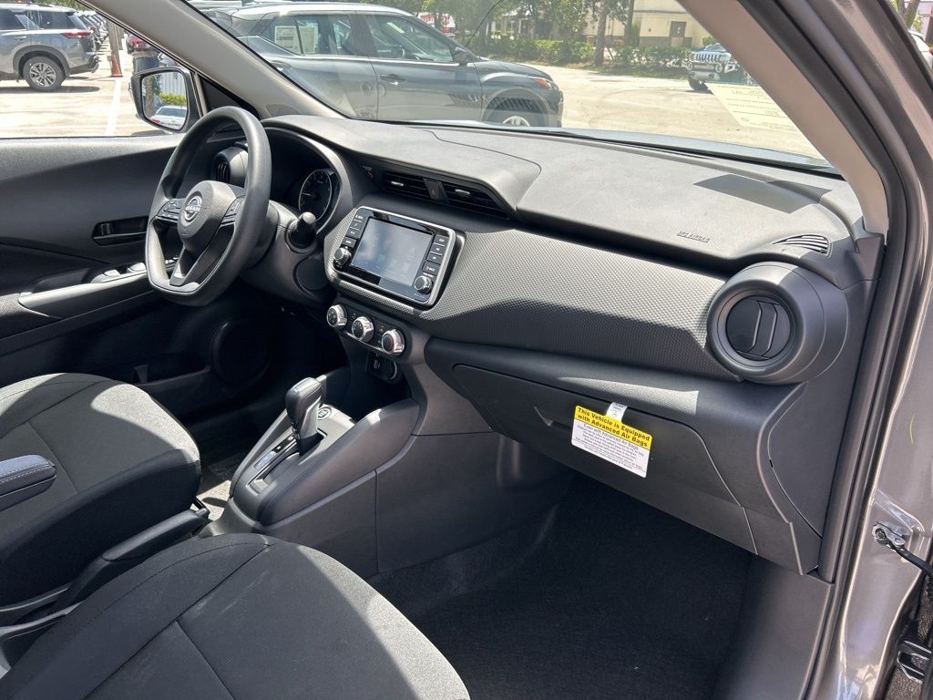 2025 Nissan Kicks Play S photo 32