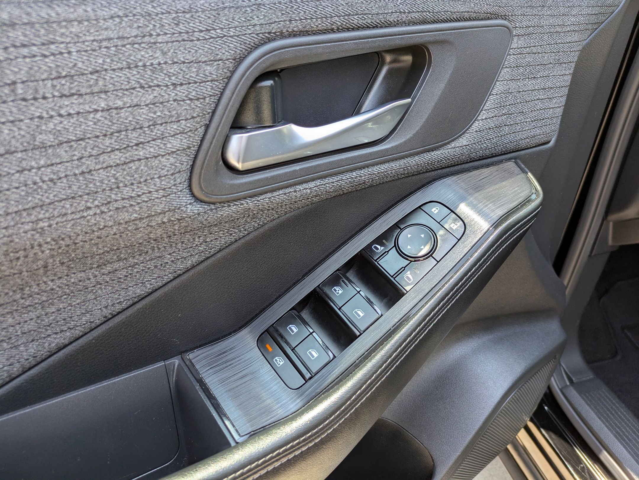 2023 Nissan Rogue SV photo 10