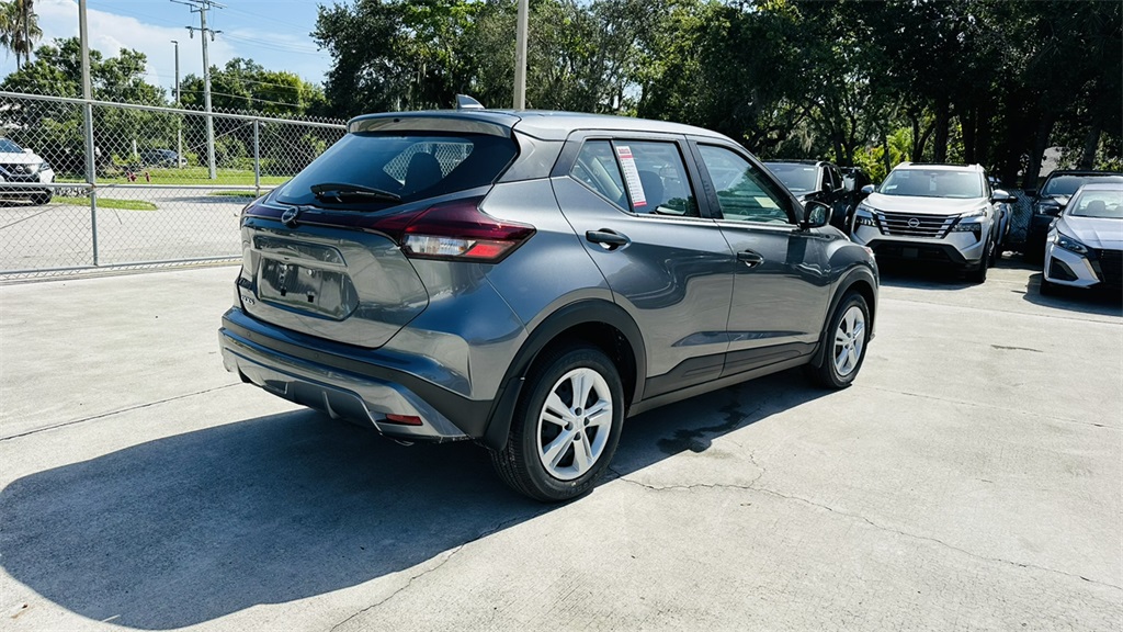 2025 Nissan Kicks Play S photo 5
