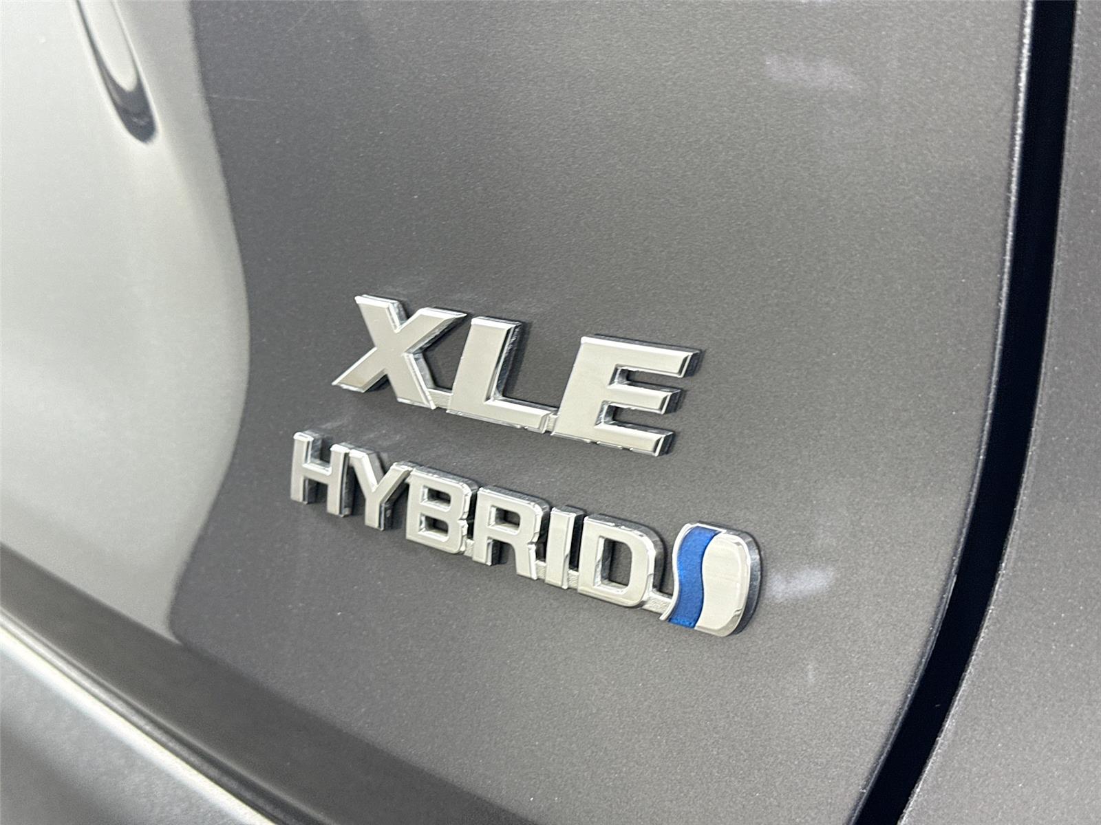2024 Toyota RAV4 Hybrid XLE photo 10