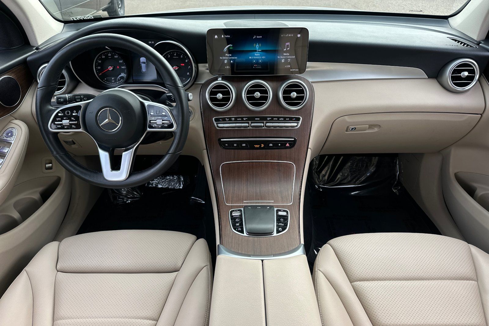 2022 Mercedes Benz GLC 300 photo 3