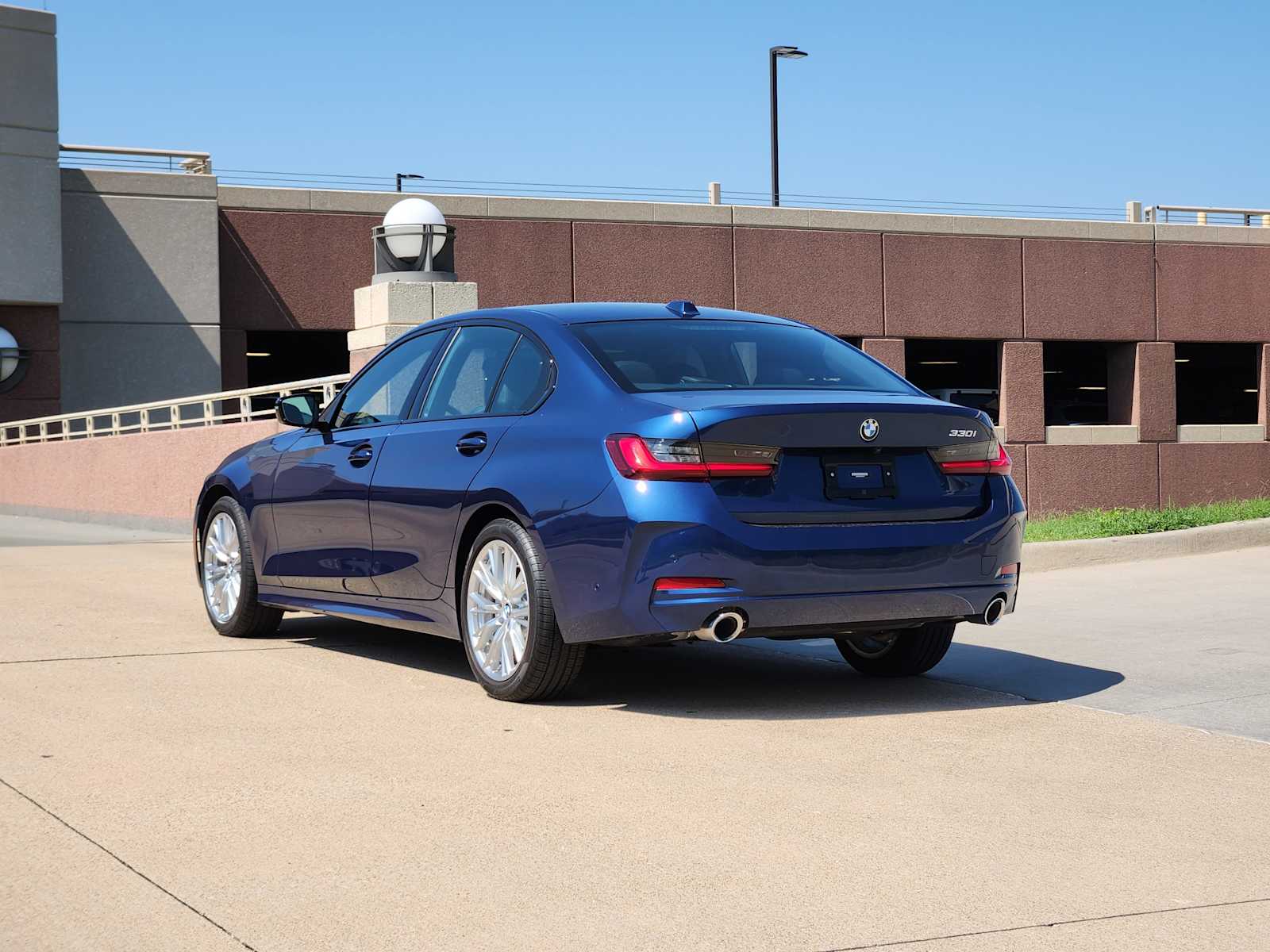 2023 Bmw 330i photo 3