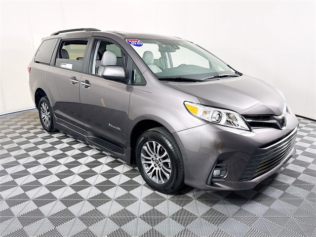 2020 Toyota Sienna XLE's photo
