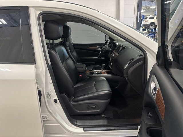 2019 Nissan Pathfinder Platinum photo 12