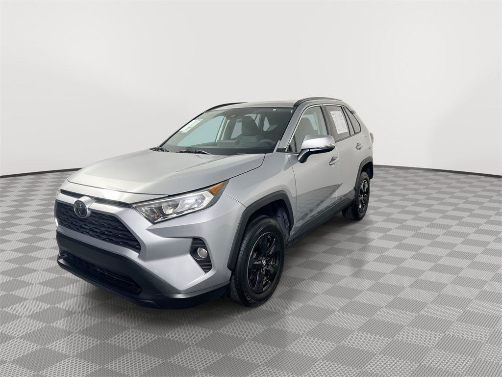 2019 Toyota RAV4 XLE photo 3