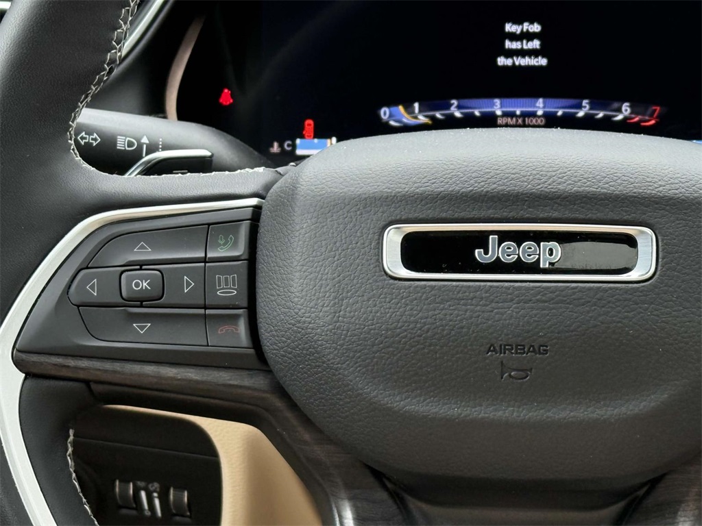 2025 Jeep Grand Cherokee Limited photo 18