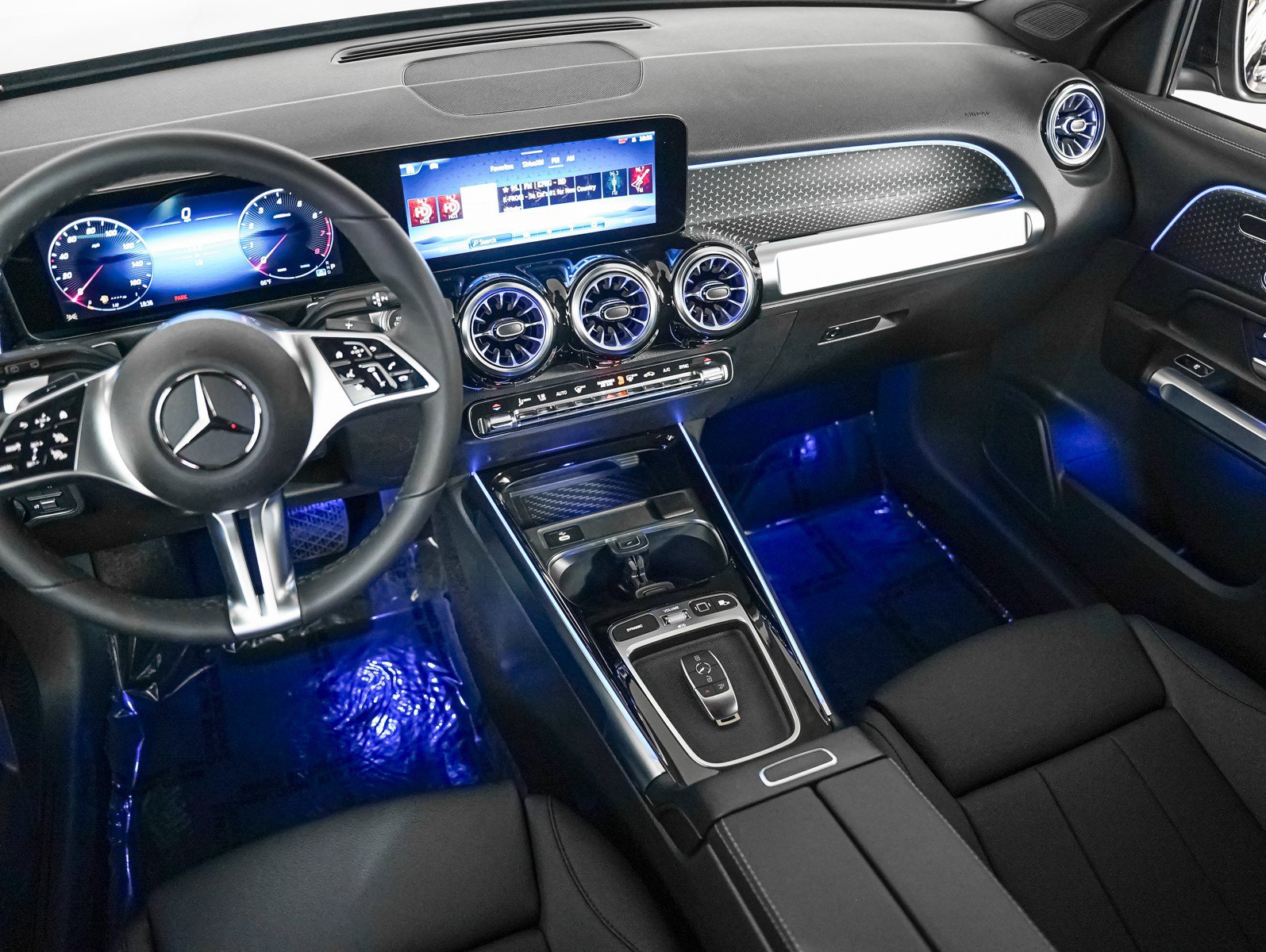 2025 Mercedes Benz GLB 250 photo 13