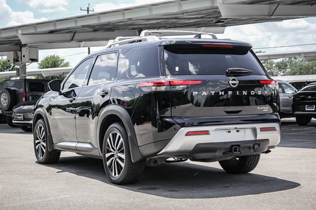 2023 Nissan Pathfinder Platinum photo 4