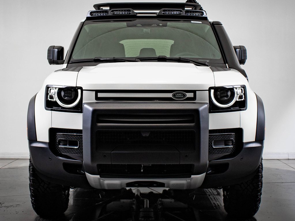 2024 Land Rover Defender 110 S photo 2