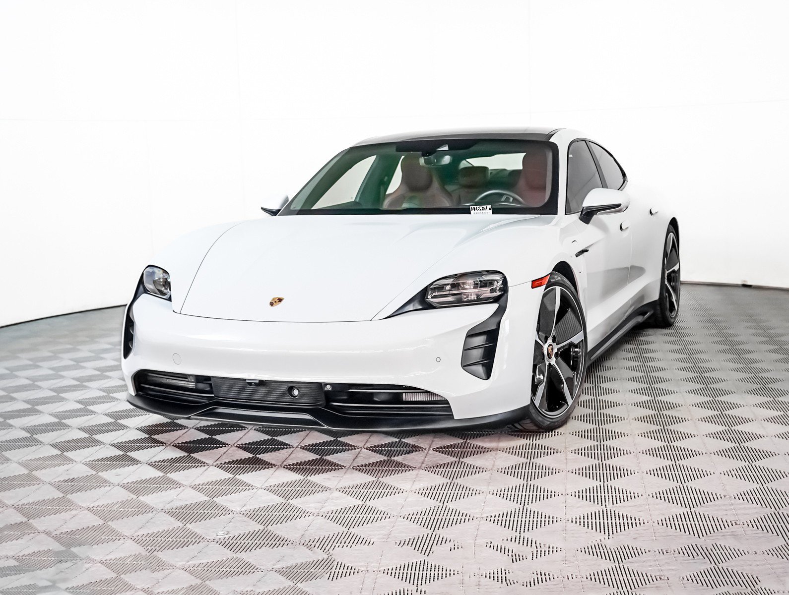 2022 Porsche Taycan GTS's photo