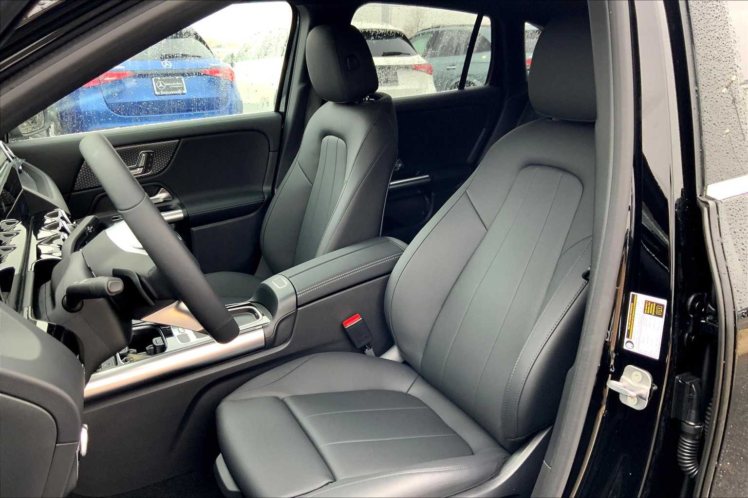 2025 Mercedes Benz GLA 250 photo 14
