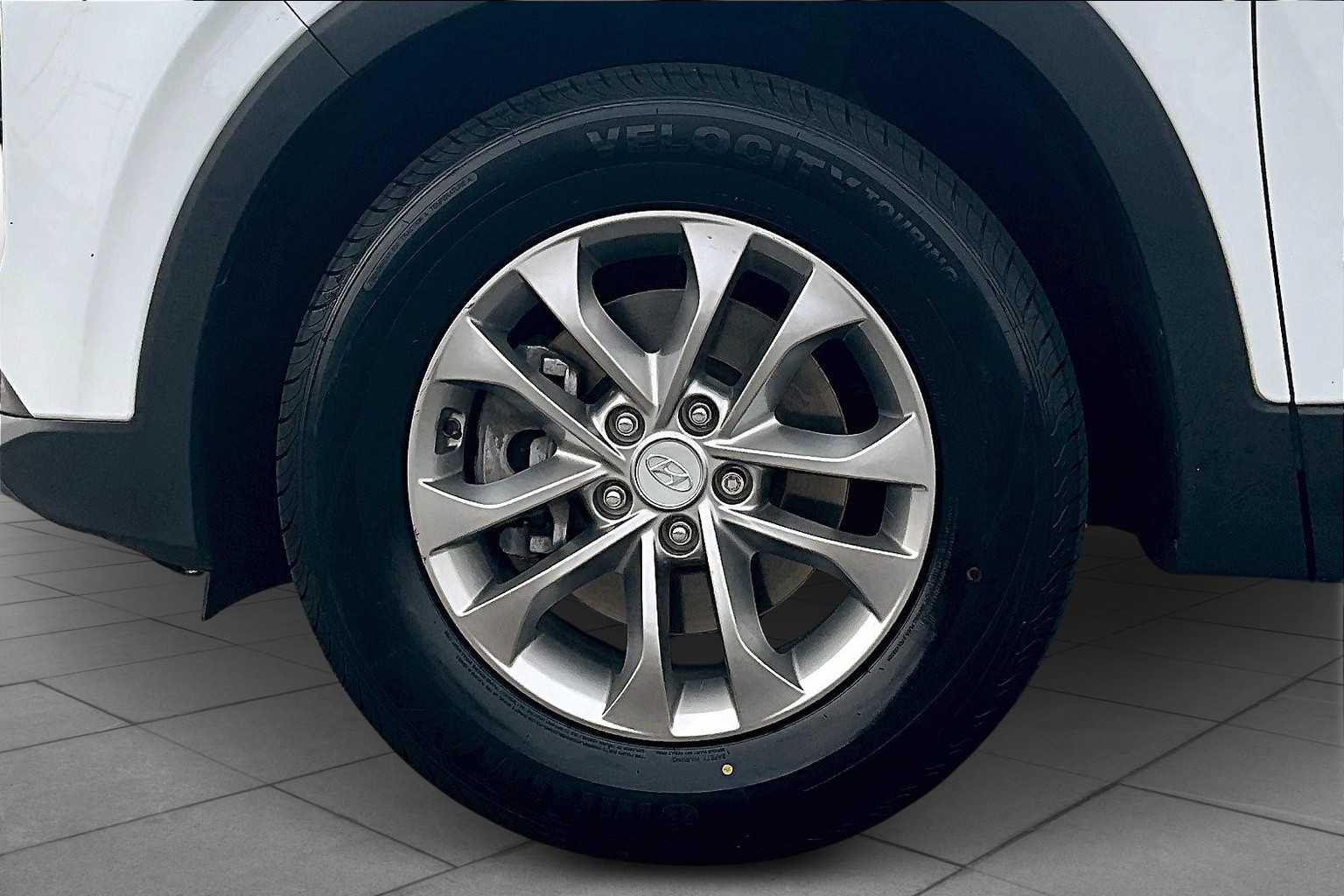 2020 Hyundai Santa Fe SEL photo 7