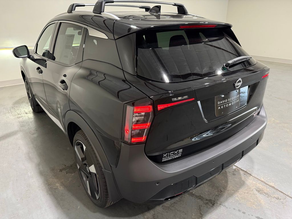 2026 Nissan Kicks SR photo 3