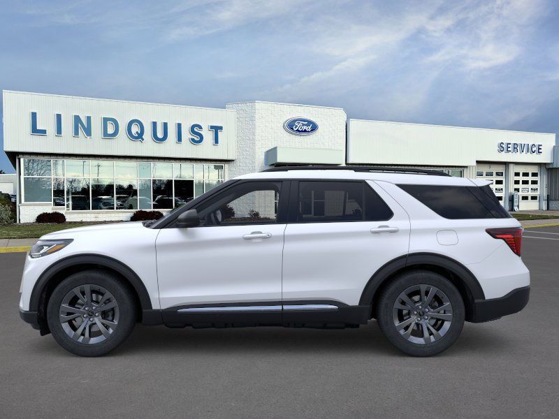 2025 Ford Explorer photo 2