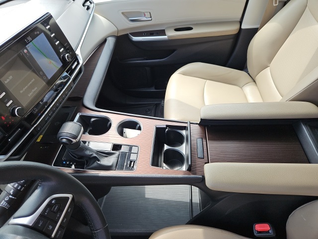 2023 Toyota Sienna XLE photo 29