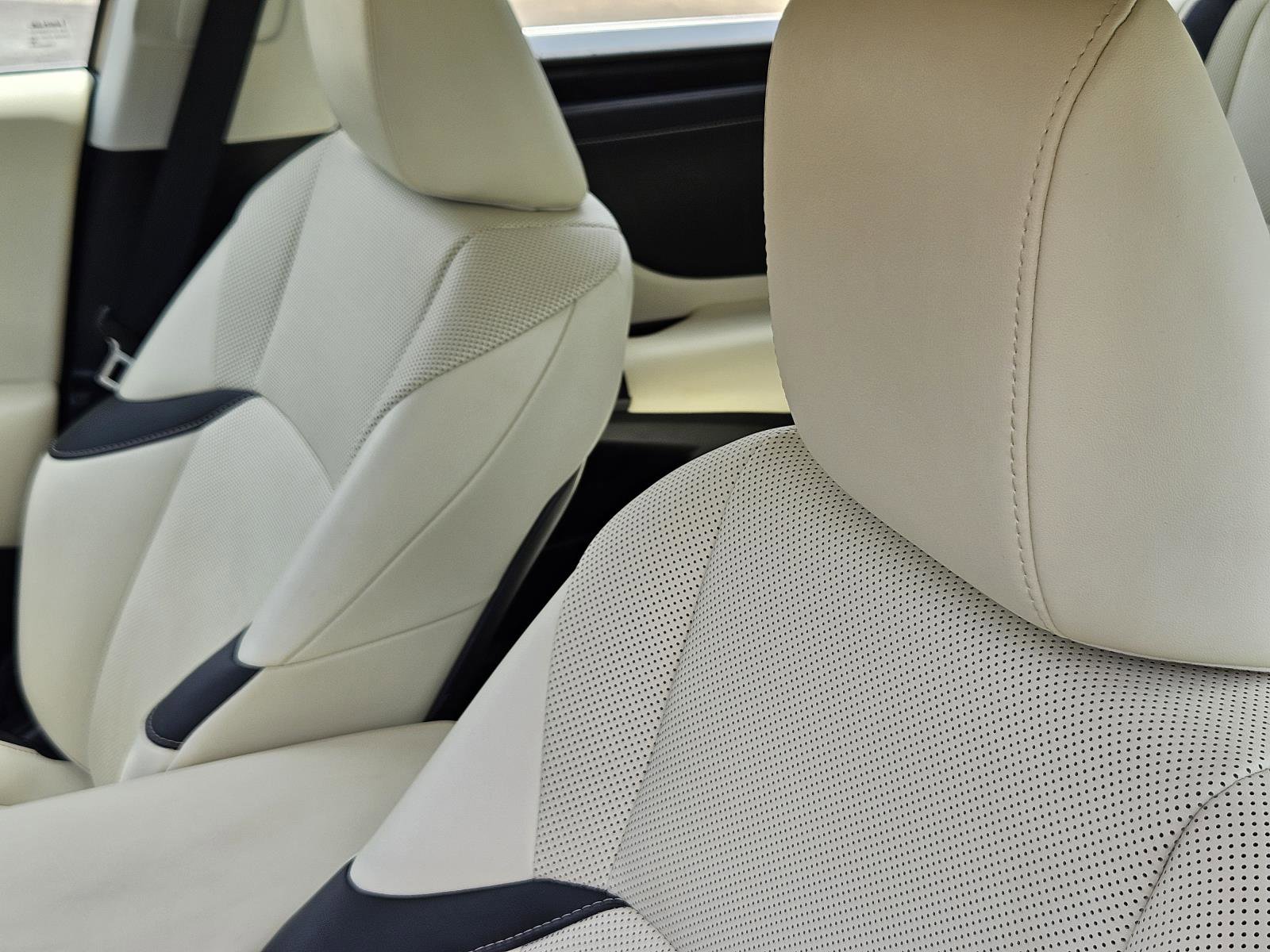 2022 Lexus ES 300h photo 26
