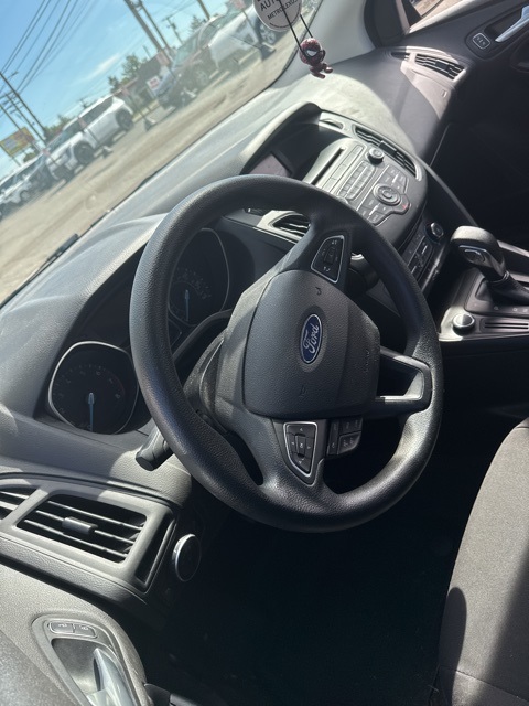 2017 Ford Focus SE photo 4