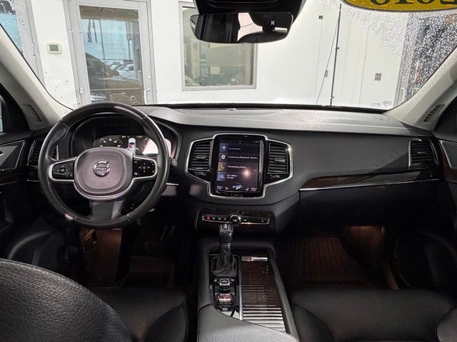 2016 Volvo XC90 T6 Momentum photo 24