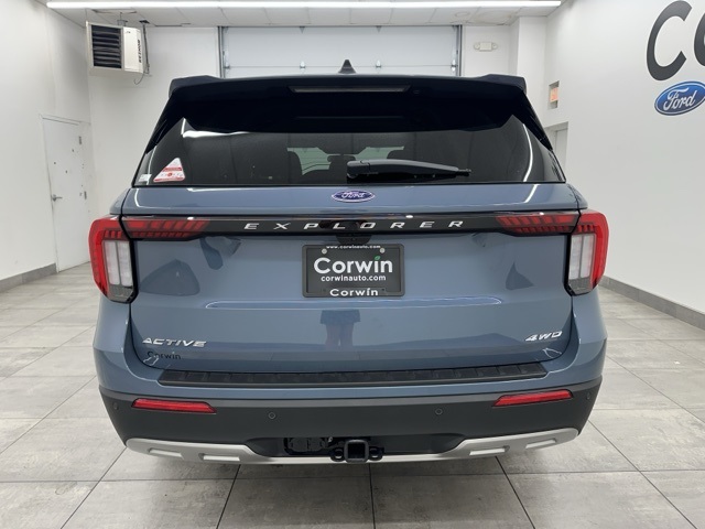 2025 Ford Explorer photo 3