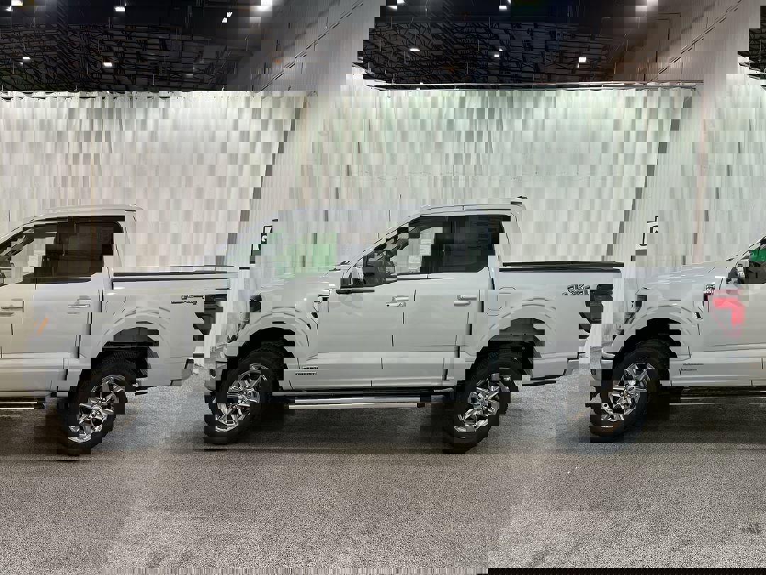 2025 Ford F-150 XLT photo 2