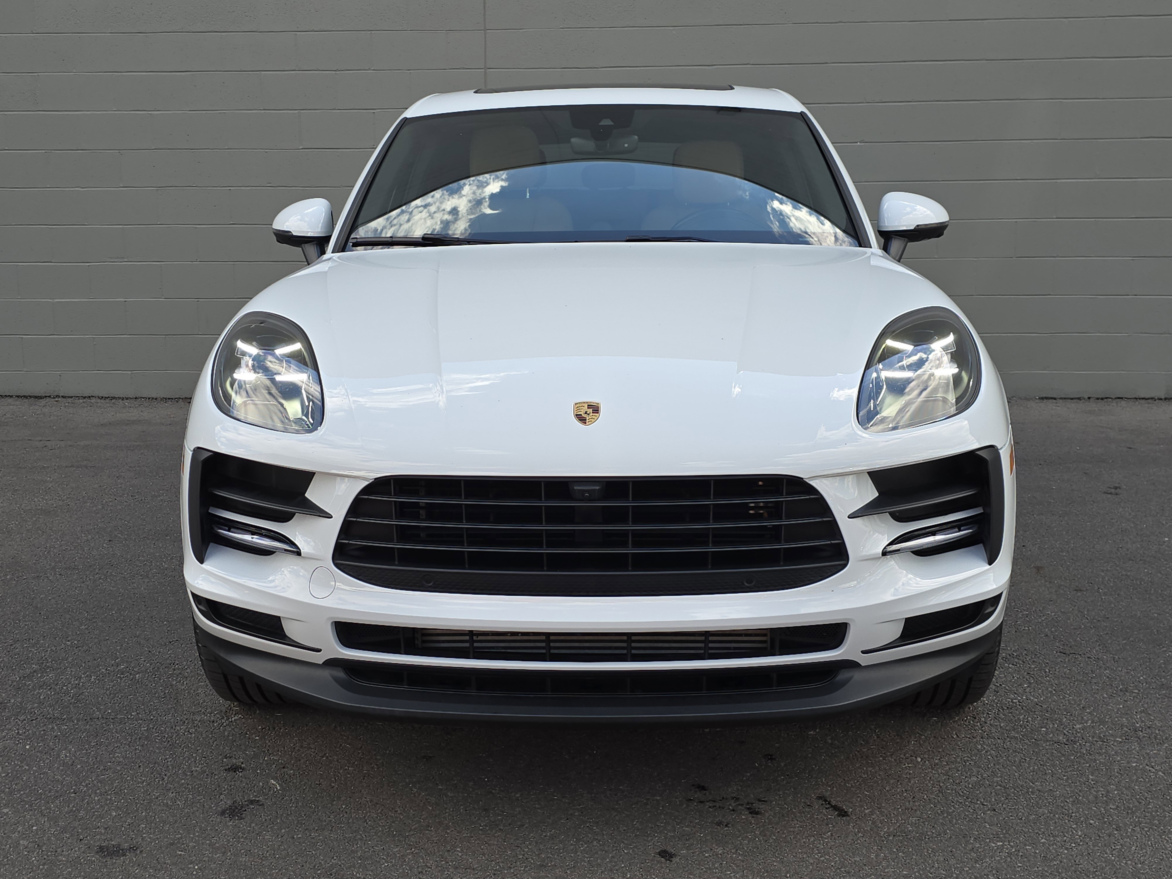 2021 Porsche Macan Base photo 2