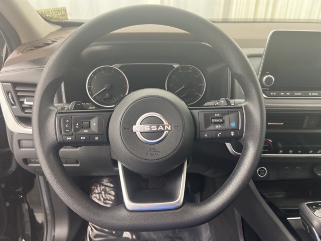 2023 Nissan Rogue SV photo 18