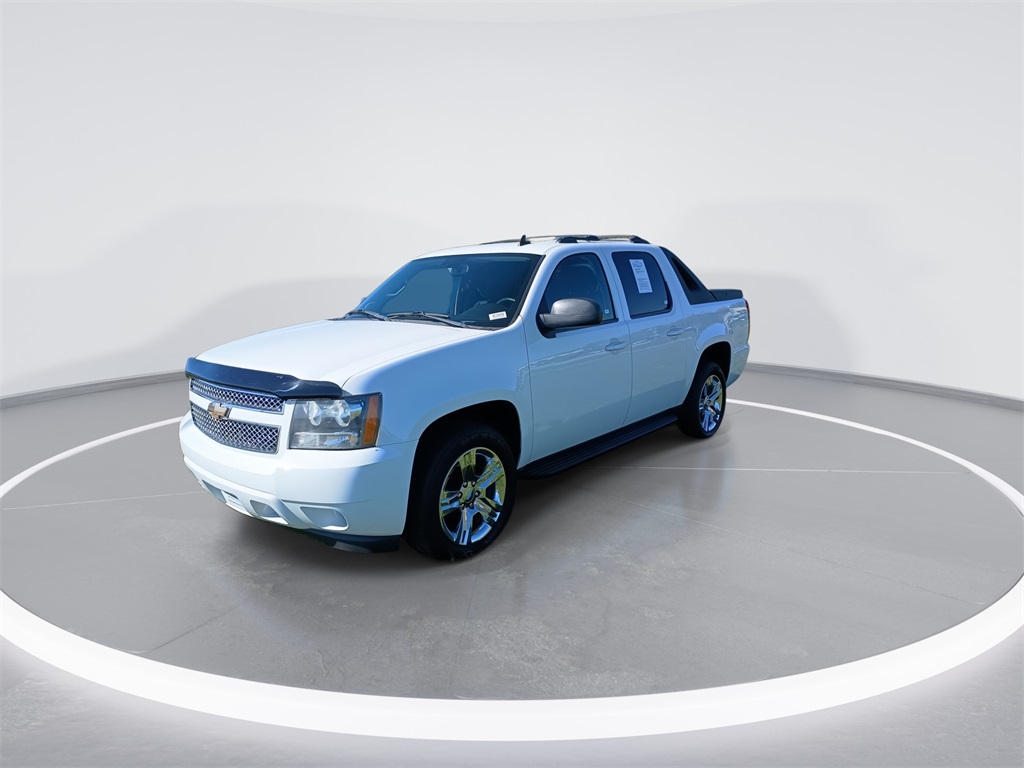 2011 Chevrolet Avalanche LS photo 4