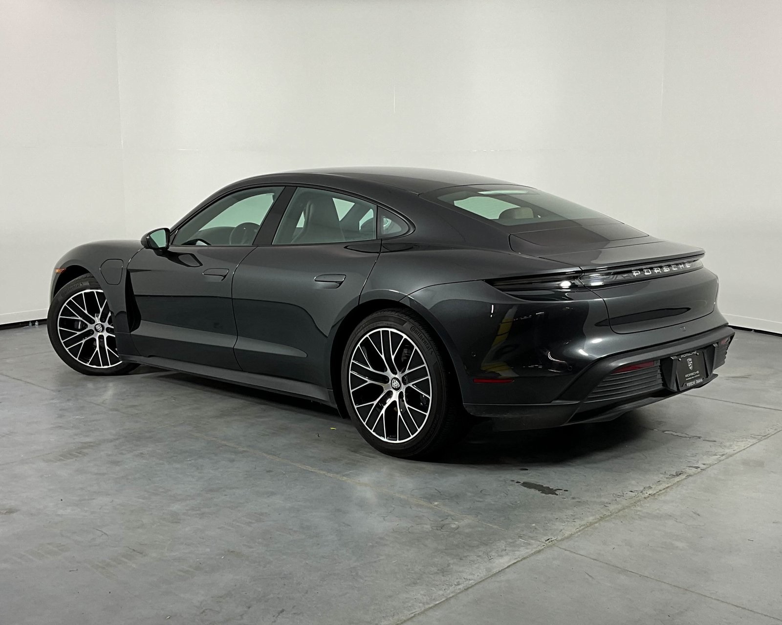 2024 Porsche Taycan photo 3