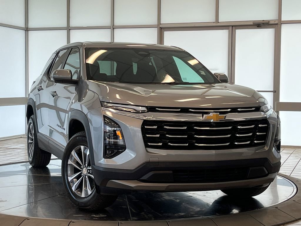 2025 Chevrolet Equinox LT photo 2