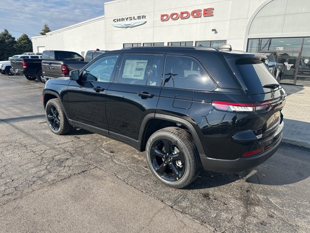 2025 Jeep Grand Cherokee Limited photo 4